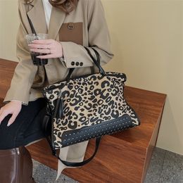 Fashion Leopard Pattern Shoulder Bag For Women Retro Rivet Handbags Designer Leather Ladies Crossbody Bag Large Canvas Tote