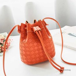 Dinner Bag Solstice Top Quality Bvs Venetaabotegs Knitted Stylish Totes Genuine Sheepskin y Womens Korean Embossed Square Small Bucket Summer New One Shoulder Cros