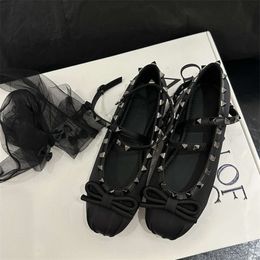 Valentine Studs Tone-on-tone Designer Shoes Satin Ballerinas Bow Ballet Shoes Women Shallow Rivet Shoes Fairy Flat Bottoms Women's Shoes Heel Uc81l