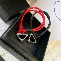 Mens Clover Bracelet Classic Jewelry Designer Mens Leather Bracelet Luxury Casual p Bracelets Fashion Triangle Pendant Gift Women 250o