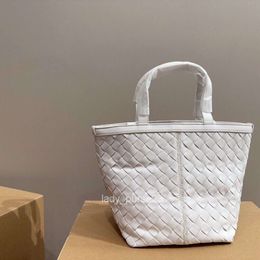 High Woven Bags Fashionable Tote Handheld Lady Beauty Bag Cowhide Botteega Women's Designer Basket 2023 Grade Flipflap Popular Venetas Bvbag Elegant Gnay