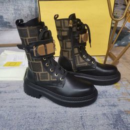 Stivali di design Stivaletti di alta qualità Stivali da donna Testa tonda colorata Suola spessa Stivali Martin elastici rialzati Scarpe stringate Stivali da combattimento con cerniera regolabile 35-42