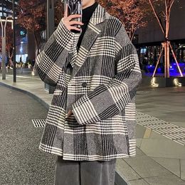 Męskie mieszanki wełny mężczyzn Autumn Vintage Plaid w Koreańskiej Style modne ubranie Allmatch Mash Simple Casual Single Button Lose Płaszcze 231009