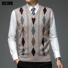 Men's Sweaters Autum Fashion Brand Argyle Pullover Sweater V Neck Knit Vest Men Diamond Trendy 6 Wool Sleeveless Casual Clothing 231010