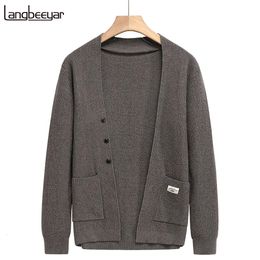 Men's Sweaters 2023 High End Designer Autum Winter Brand Fashion Knit Mens Button Cardigan Cute Casual Men Coats Jacket Clothing 231010