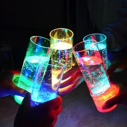 Mugs LED Automatic Flashing Cups Multi-color Light Up Mugs Wine Beer Mugs Whisky Drink Cups for Party Kitchen Christmas Decor Y5GB 231009