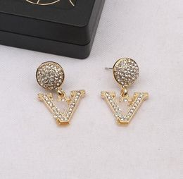 5style Designers Letters Stud Clip Eardrop Round Geometric V Letter Famous Women Crystal Rhinestone Metal Earring Wedding Party Jewerlry