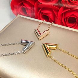 Never Fading 3 Colours Stainless Steel Gold Necklace V Letter Pendant Classic Style Designer Necklaces Love Women Jewellery Whole2789