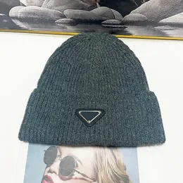 Designer hats for men womens winter beanies knitted skull caps couple gifs trendy comfortable cappellos enamel triangle luxury designer bonnet simple pj019