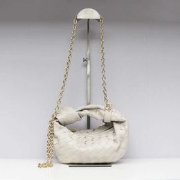 Totes Bottegaaveneta Bag 23 New Fashion Knotted Horn Woven Bag Small Fresh Chain Cloud Bag Leather Handheld Skew Cross Dumpling L