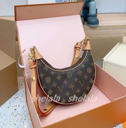2023 Woman Mini Plain Bags shoulder tote bag designer luxurys handbags tiny handbag totes baguette fashion purse Black/Gold Hardware Minority simplicity