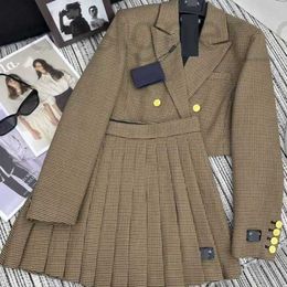 Two Piece Dress designer British Thousand Bird Checker Half Skirt Set Women's Autumn 2023 Suit Coat High Waist Pleated Short Clothing VJBH