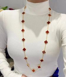 2024 Designer Dupe Elegante Klee Halskette Charm Diamond Sier Sier plattiert Achatanhänger 20 Blumen vier Blattklee für Mädchen Valentinstag Verlobungsschmuck Geschenk