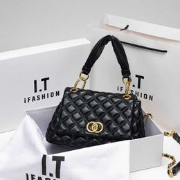 Tiktok Net Red Leather Msenger High-grade Sense Shell Handbag Female Chain Bag Stores Are 95% Off Clearance Wholesale
