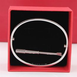 Luxury Fashion Top Quality Silver Cuff Bracelet Style Love Stainless Steel Iced Out Screw Bracelets Bangles For Women and Men287h264m