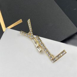 Fashion Designer Brooch For Women Luxury Gold Jewellery Ladies Dress Accessory Pins Womens Pearl Brooches Brand Breastpin Leency Bro244q