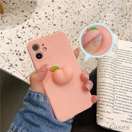 Cell Phone Cases Pinch Music Decompress Peaches Liquid Silicone Case For iPhone 15 14 13 11 12 Pro MAX X XR XS 8 6S 7 Plus Mini Cover 231010