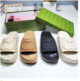 2024 sandal slipper Internet celebrity burst solid Colour flat heels leisure thickened outside Letter printing stepping on poop feeling pantshoes 5 cm cake slippers