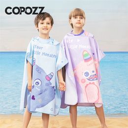 Handtücher Bademäntel Poncho Mädchen Strandtuch Cartoon Kapuzenumhang Einhorn Bedruckte Mikrofaser Kinder Schwimmen Badetuch Baby Junge Bademantel Pool Bademäntel 231006