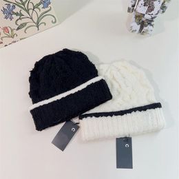 Lady Street Wool Knitted Hat with Black White Contrast Revers Women Designer Warm Cloches1739