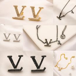 luxury Brand Earrings Designers new Bracelet Necklace Women Jewellery set Letter Ear Stud Bracelet 3 Colour Crystal Earring for Women Party Accessories Not allergic