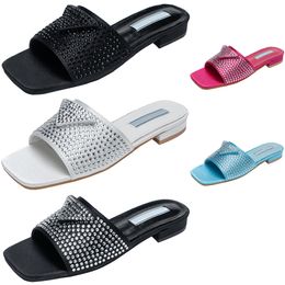 Diamond Designer Slides Women Luxury Slippers Rhinestone Sandals Summer Slide Ladies Beach Sexy Chunky Heels Classic P Sandal Triangle Low Heel Slipper Shoes