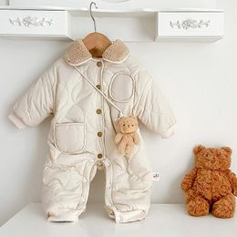 Rompers Baby Winter Romper Lamb Wool Lining Toddler Jumpsuit with Bear Toys Thick Warm Kids Outfit Infant born Boys Girls Clothes 231010