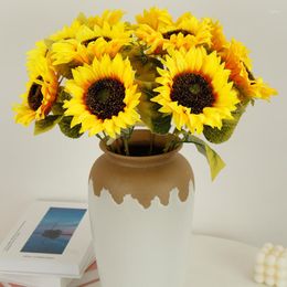 Decorative Flowers 5PCS Simulated Sunflowers Vintage Sunflower Home Decoration Artificial Flower Hand Holding Wedding