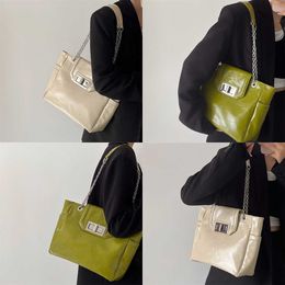 Fashion Evening Bags Oil Wax Leather Large Capacity Tote Bag New Korean Version Versatile Lock Buckle Underarm Chain Strap Shoulder 230828