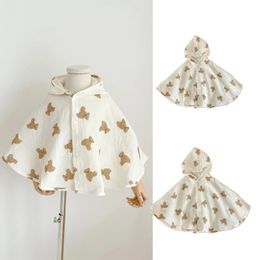 Towels Robes Windproof Baby Cloak Cute Print Hooded Towel Sun-proof Beach Towel for 0-3Y Infant Comfortable Cloak born Outerwear 066B 231006