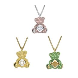Swarovskis Kolye Tasarımcı Mücevherleri Orijinal Kalite Sevimli Küçük Ayı Kolye Kristal Dört Yaprak Çim Akıllı Ayı Yaka Zinciri