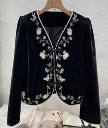 Kadın Ceketleri Üst düzey boncuklu işlemeli çiçek kadife kısa stil ceket sonbahar ve kış Avrupa lüks siyah ceket üst
