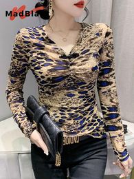 Women's T Shirts MadBlack European Clothes Tshirt Women Sexy V Neck Printing Slim Ruched Mesh Top Long Sleeve Tees Autumn Spring T39784JC