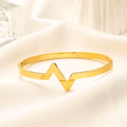 Luxury Classic Gold Plated Letter Bangle Luxury Charm Women Bangle Stainless Steel No Fade Bracelet Classic Design Love Gift Jewellery New Autumn Hot Style Bangle