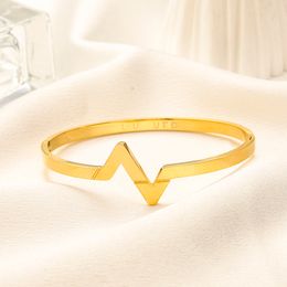 Luxury Classic Gold Plated Letter Bangle Luxury Charm Women Bangle Stainless Steel No Fade Bracelet Classic Design Love Gift Jewelry New Autumn Hot Style Bangle