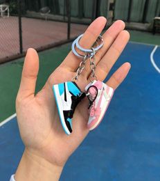 Creative 3D Mini Basketball Shoes Stereoscopic Model Keychains Sneakers Enthusiast Souvenirs Keyring Car Backpack Pendant Gift G224820672