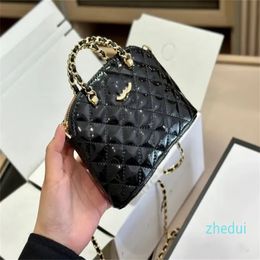 New Mini Shell Bag Luxury Designer Women's Vintage Fashion Bag Atmosphere Simple and Versatile Diamond Checker Chain 16x13cm