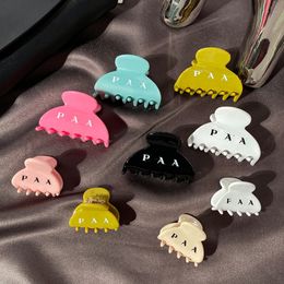 T GG Fashion Candy Color Small Size Hair Clamps Cute Girls Hot Style Hair Jewelry Autumn New Romantic Love Gifts Hair Clip Designer Brand Charm Hair Clip