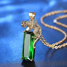 Pendant Necklaces Exquisite Leopard Inlaid Green Crystal Necklace Fashion Ladies Party Jewelry Accessories Personalized Gifts 231011