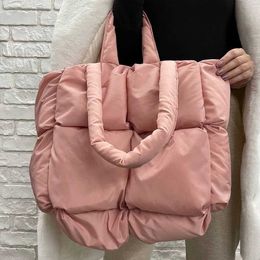 Designer Tote Bags Hangdbag Bags Fashion Portable Space Bag High Grade Lingge Filled Cotton Large Capacity Down Coat Cotton Suit Tote Bag Pillow Bag 4G1X