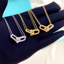 Designer's classic horseshoe buckle pendants are diamond, gold, rose gold and silver. Necklace. Light luxury and versatile fashion lady