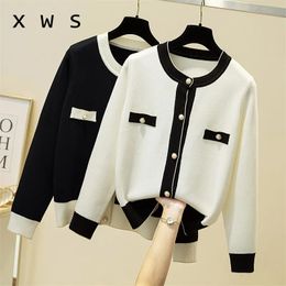 Women's Wool Blends sueter mujer 2023 Elegant Women Sweater and Cardigans Button Up Pearl Beading Black White Formal Knit Jacket jersey 231011