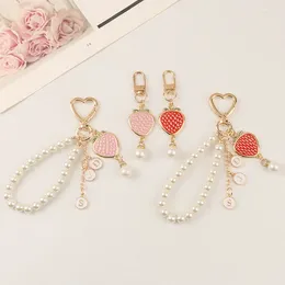 Keychains Strawberry Pearl Keychain Creative Hanging Chain Fashionable Key Ring Cute Sweet Pendant Decorative Bag