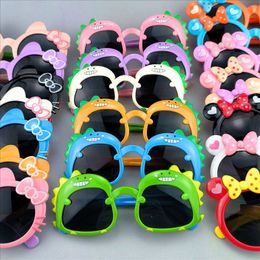 Cartoon Kids Solglasögon Toddler Sun Shade Goggles pojkar flickor UV Cool Kawaii Summer Essentials DHL