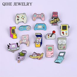 Pins Brooches Game Lovers Pet Handheld Console Robot Gashapon Machines Gamepad Over 90s Enamel Pins Button Badges256i