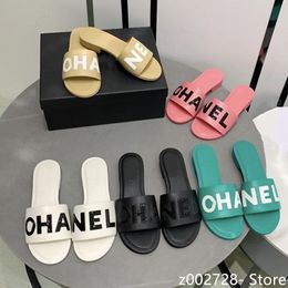 Paris Damen-Sommer-Sandalen, Markenschuhe, Luxus-Designer-Flip-Flop, Markenschuhe, Leder, Strand, rutschfest, flache Schuhe, Freizeit-Hausschuhe, neue 2C-Buchstaben-Kanal-Designer-Schuhe