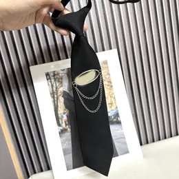 2023 Designer Ties Men Classic Letter Chain Tie For Women Academy Style Unisex Free Shirt Alloy Versatile Bowtie Fashion Necktie Accessories