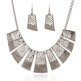 Pendant Necklaces LZHLQ Ethnic Hollow Geometry Choker Statement Necklace Set Women 2Colors Zinc Alloy Pendants Trendy Jewelry Collares