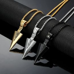 Chokers Hip Hop Vintage Men Necklace Delicate Triangle Spearhead head Pendant for Punk Gift Jewelry 231012