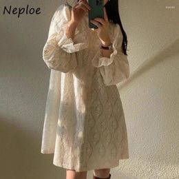 Casual Dresses Neploe Chic Autumn French Court Style Vestidos Femme Floral Collar Embroidered Hook Flower Loose Flare Sleeves Sweet Dress